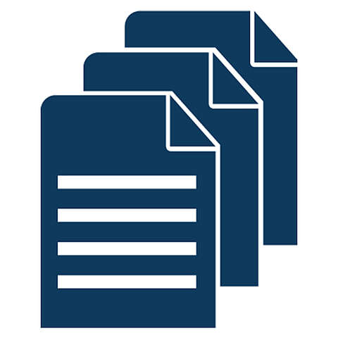 Dokumentenmanagement (DMS) Symbol von drei gestapelten Dokumenten mit Linien, die Text auf der Titelseite darstellen, alle in dunkelblau.